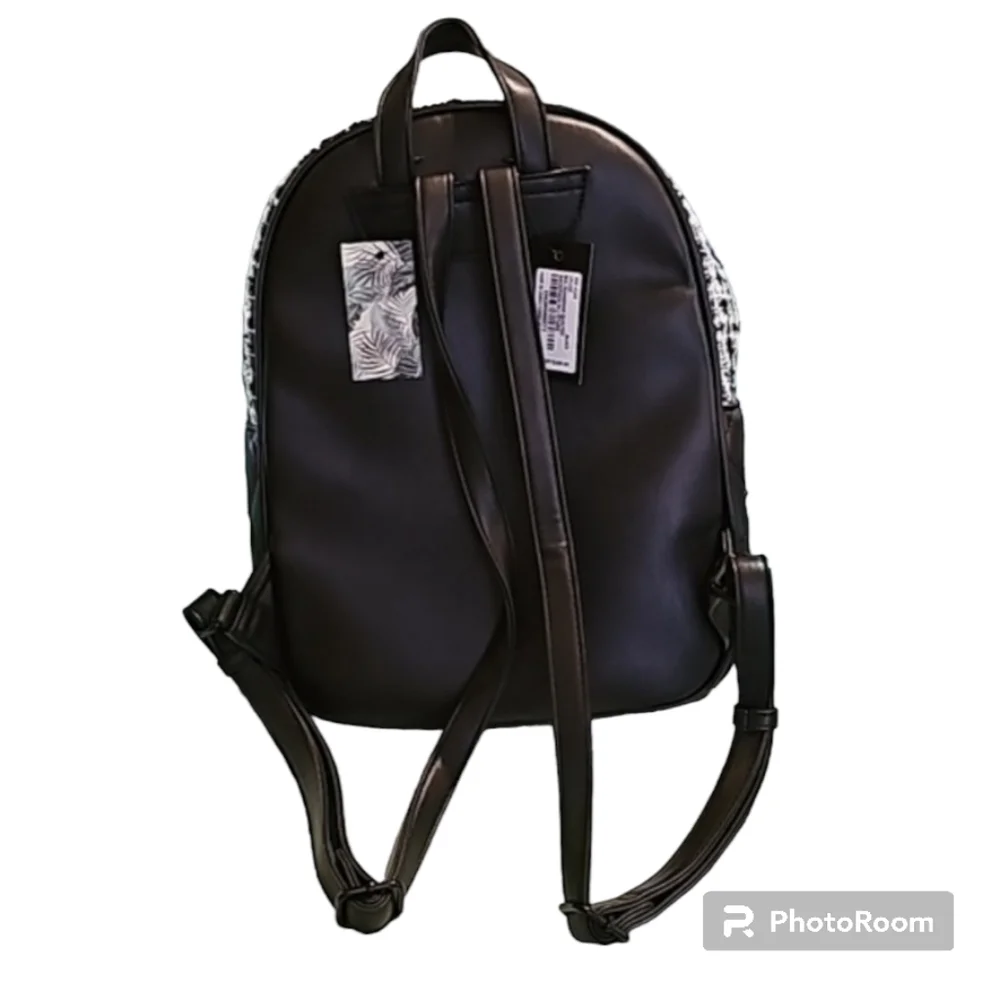 Badgley Mishka Big Diamond Quilted Backpack W/studs - Picture 5 of 8